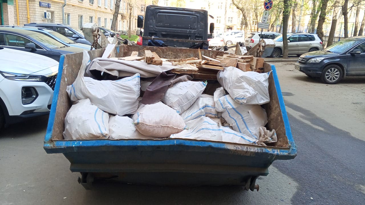 Вывоз мусора из магазина в Куйбышеве в октябре