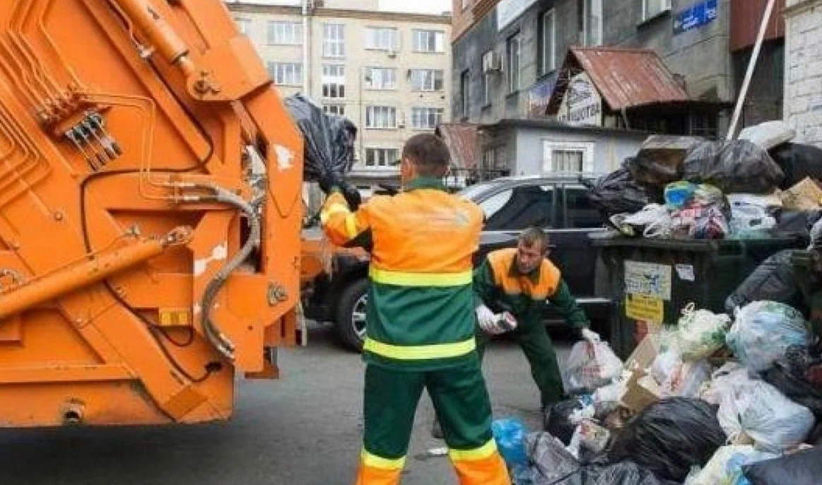 Срочный вывоз мусора в Куйбышеве от ПроМусор — заказ день в день от 2955 руб., грузчики, цена