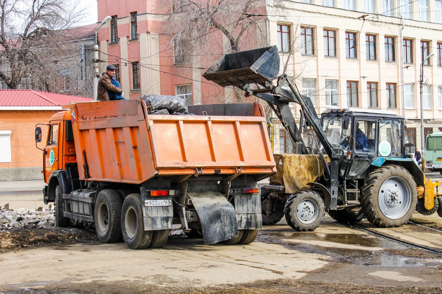 Вывоз мусора Камазом в Куйбышеве – аренда и заказ Камаза 10 тонн от 2437 руб. в ПроМусор