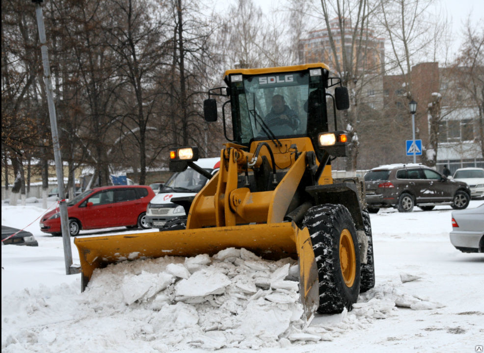 Аренда трактора для уборки снега в Куйбышеве от ПроМусор – цена от 1037 руб., быстро и недорого