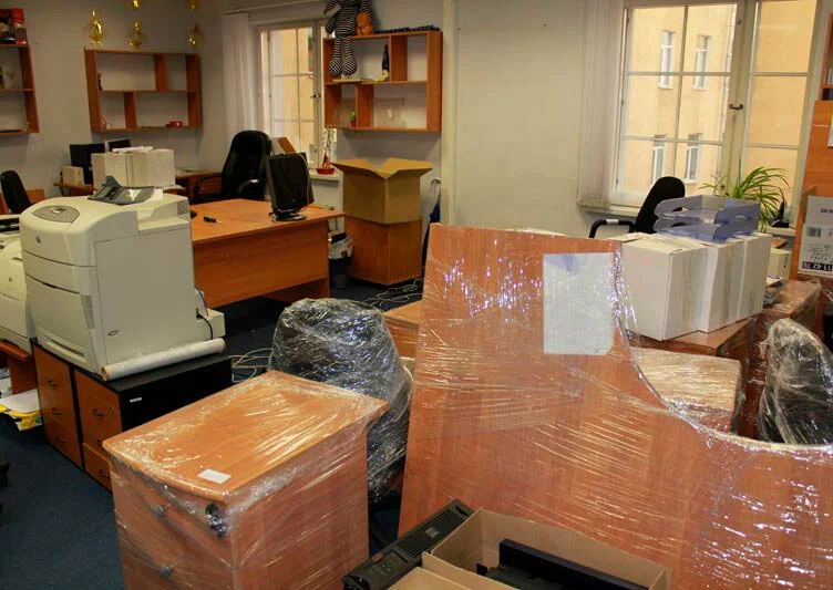 Вывоз старой офисной мебели в Куйбышеве в октябре
