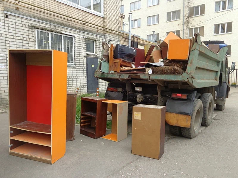 Вывоз шкафа в Куйбышеве от ПроМусор — недорого, демонтаж, утилизация, вывоз из квартиры от 881 руб