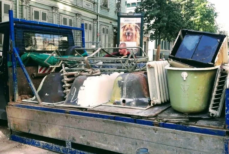 Вывоз старой сантехники в Куйбышеве от ПроМусор: быстро, недорого от 570 руб., утилизация и грузчики