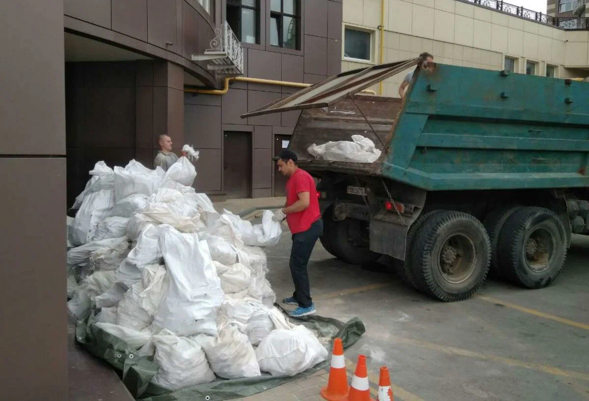 Вывоз мусора из подвала в Куйбышеве от ПроМусор – уборка, разбор завалов и очистка, цены от 2489 руб