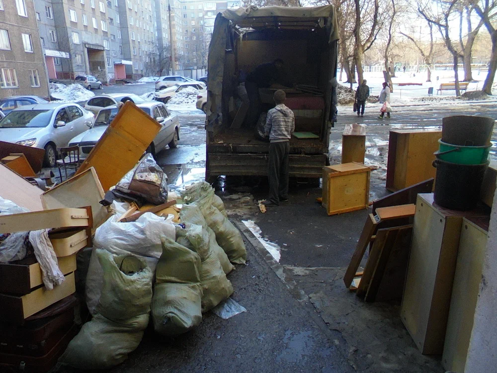 Вывоз мусора из подвала с утилизацией в Куйбышеве в октябре