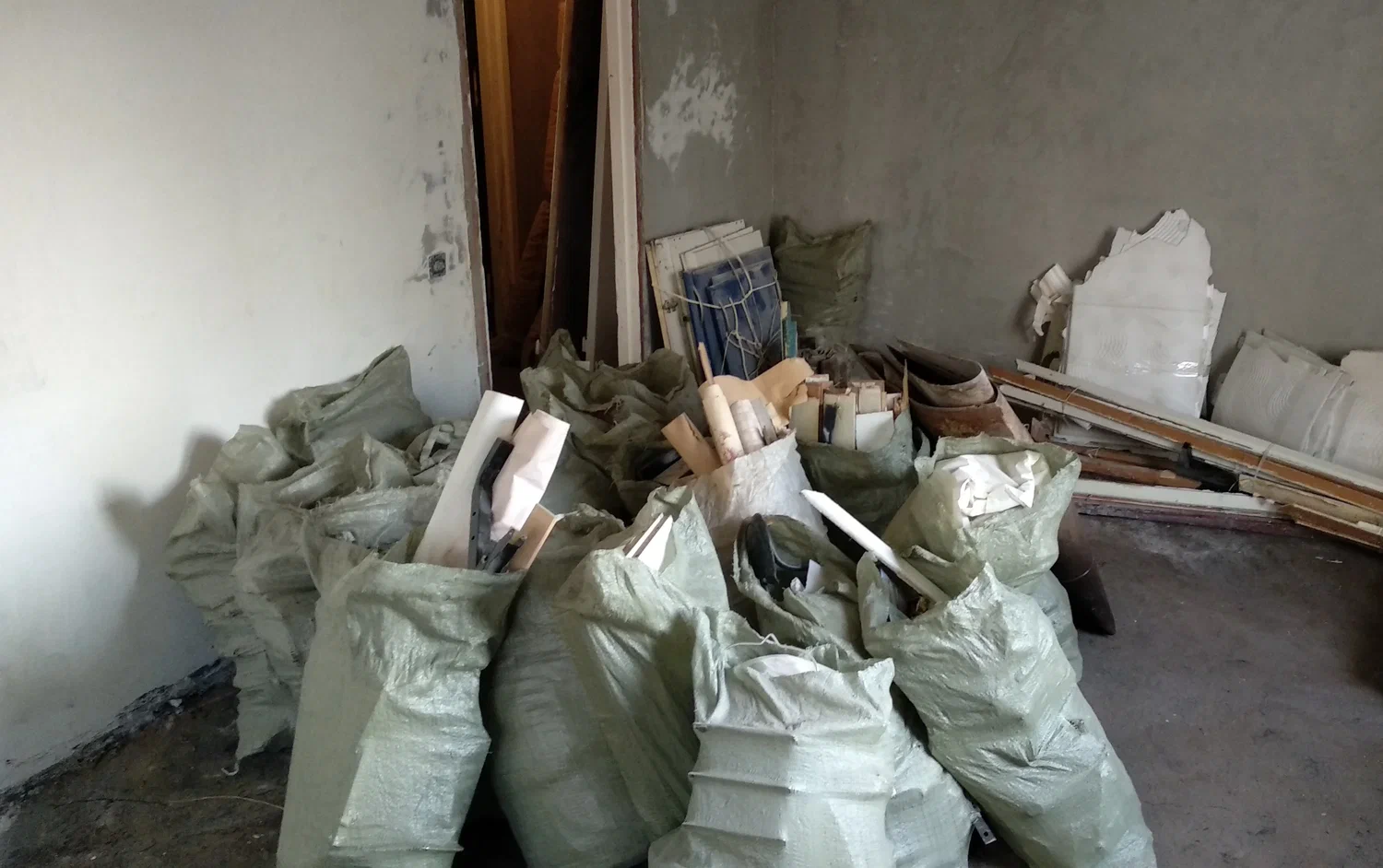 Уборка строительного мусора с вывозом и утилизацией в Куйбышеве в октябре