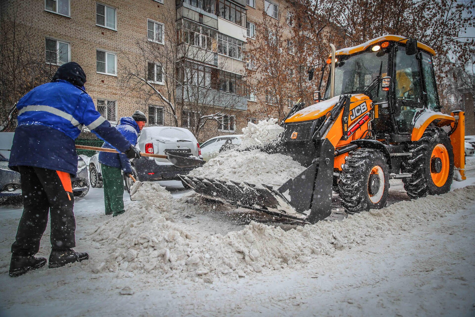 Очистка дворов от снега и наледи в Куйбышеве — уборка снега, трактор и ручная, цены от 518 руб. | ПроМусор