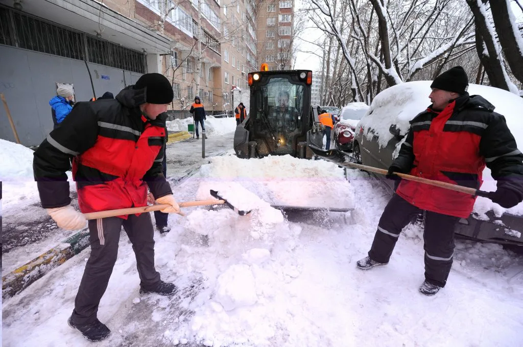 Очистка дворов от снега с гарантией результата в Куйбышеве в октябре