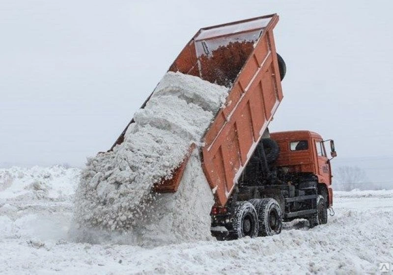 Вывоз снега самосвалами в Куйбышеве от ПроМусор - КАМАЗ, ЗИЛ, цена от 3111 руб