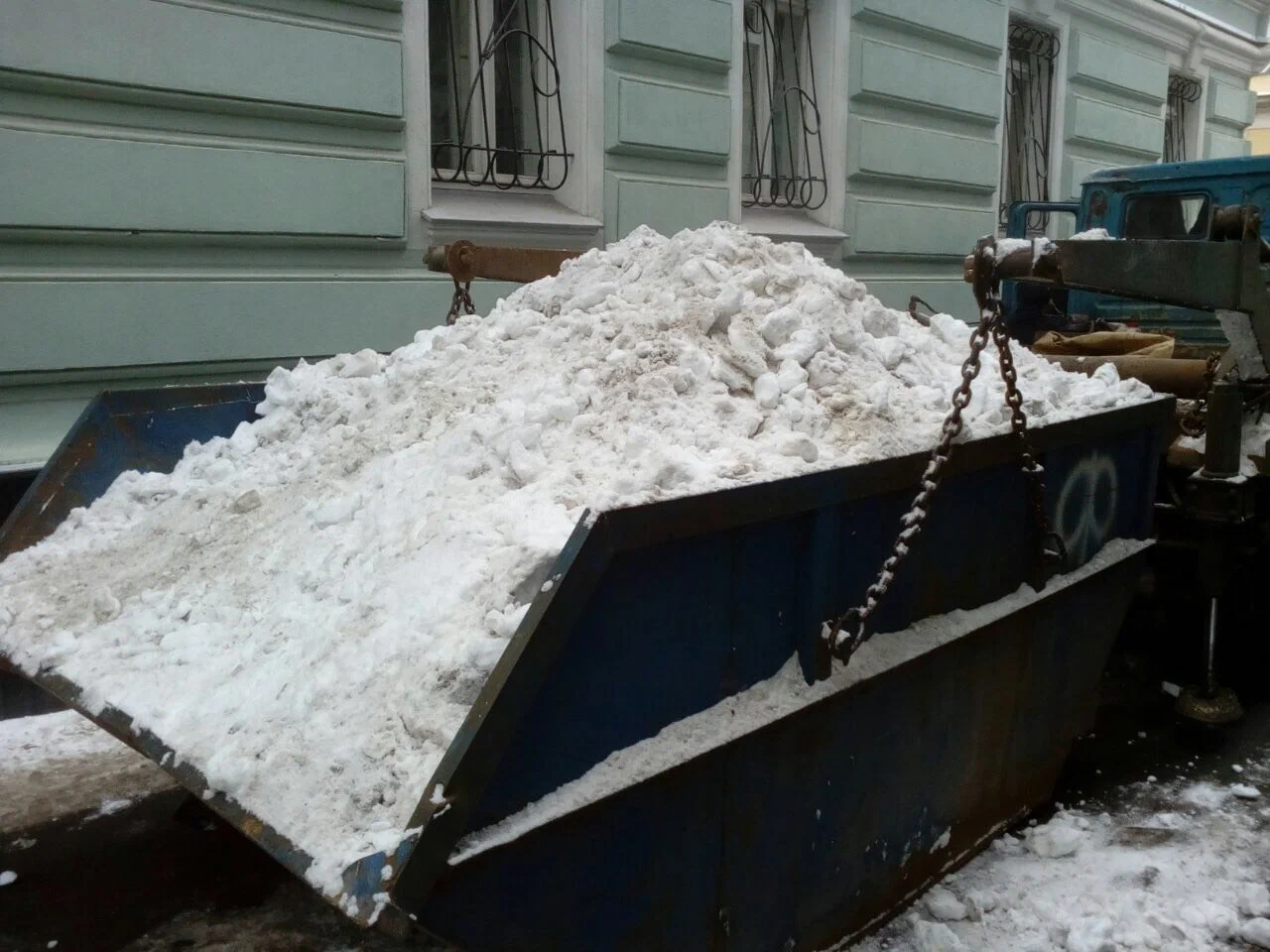 Вывоз снега контейнерами в Куйбышеве в октябре