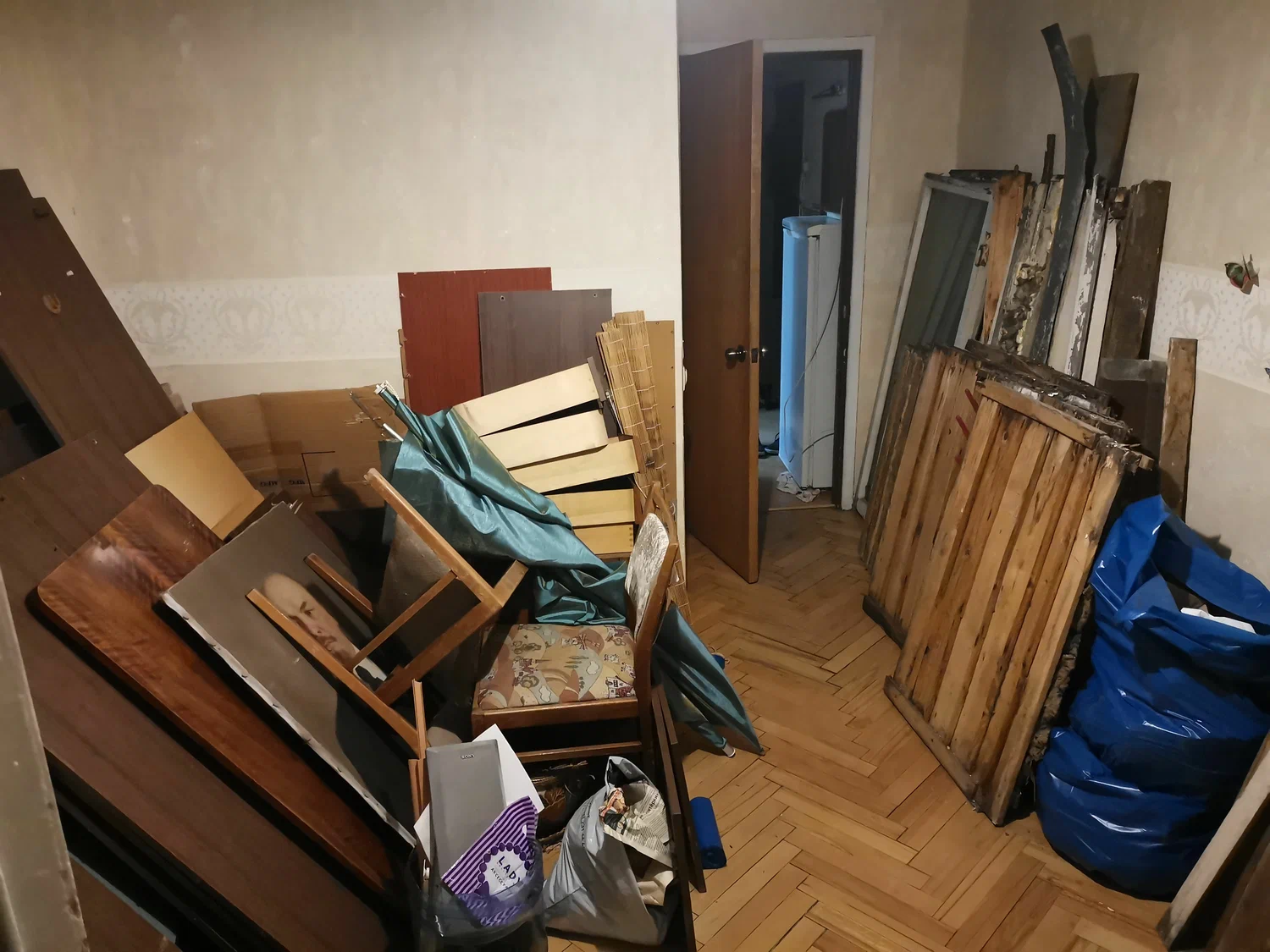Демонтаж мебели с вывозом и утилизацией в Куйбышеве в октябре